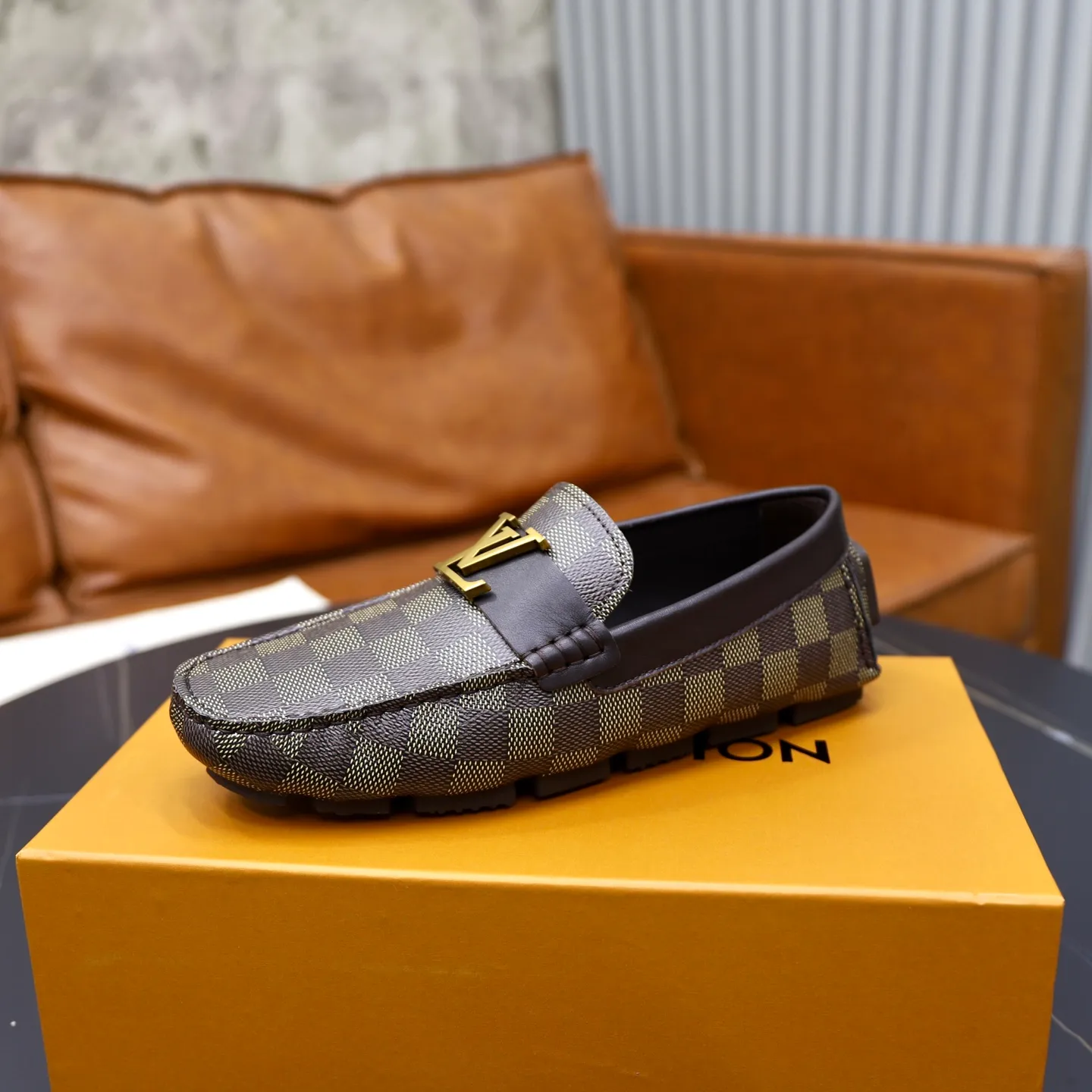 Ex-factory price: 480💰【LV】Louis Vuitton ⚠️High-end men’s driving and pedal series ⚠️38-44 (customized for 45) ⚠️All original cowhide leather! Thick and soft! Made entirely of calfskin lining! Rubber sheet anti-slip beanie sole! Three-dimensional package technology! Fashionable and classic! Handicrafts! Original high quality! Feel free to compare!